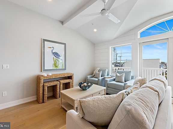 4th image of 2600 Long Beach Blvd #2