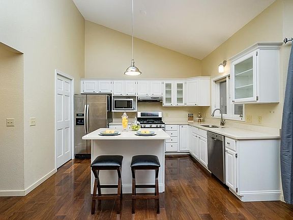 4th image of 415 Avenue D #5