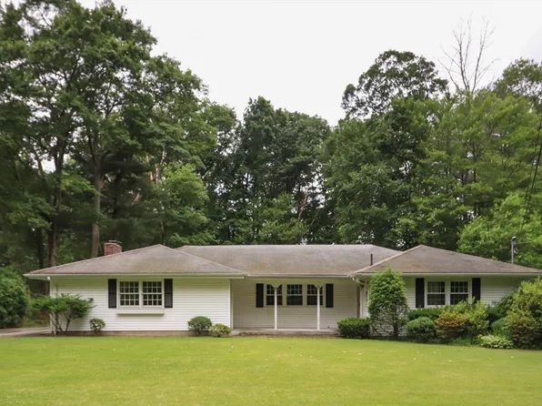 30 Gill Ct, Northbridge, MA 01534