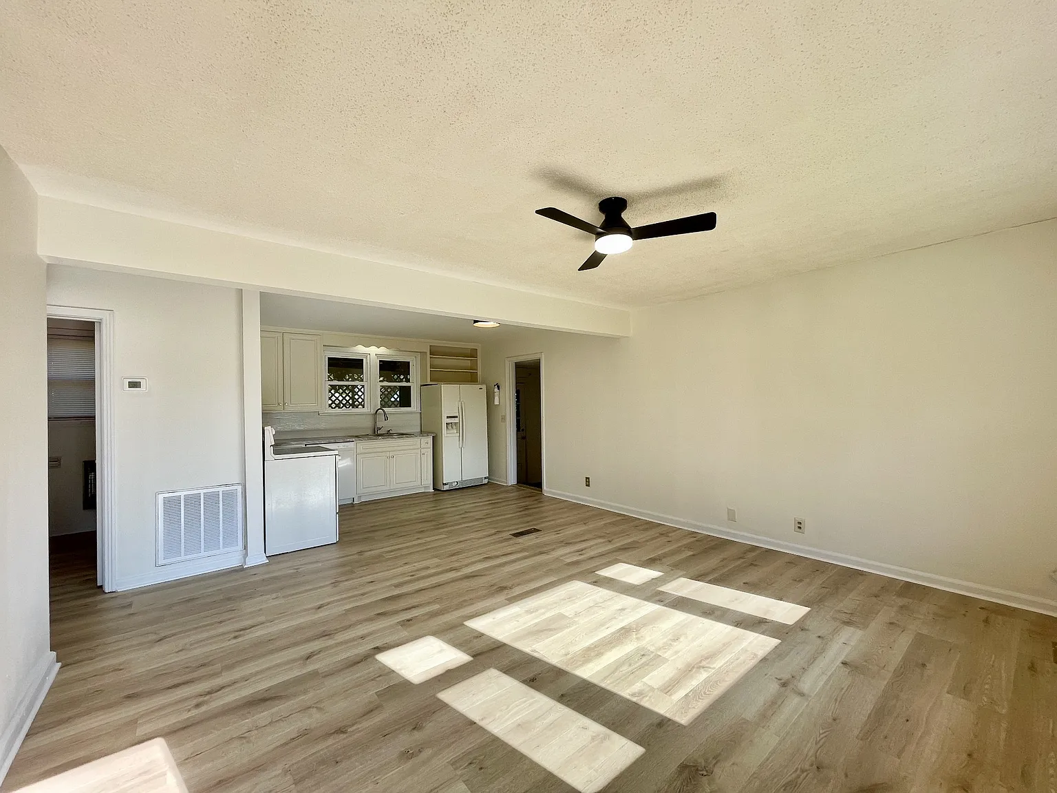 2 bed, 1.0 bath, 1108 sqft, $1,895 — Photo 2