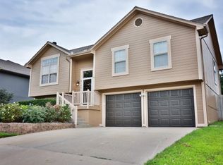 2104 NE Summerfield Ct, Blue Springs, MO 64029