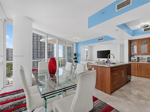 4th image of 480 NE 30th St APT 1807