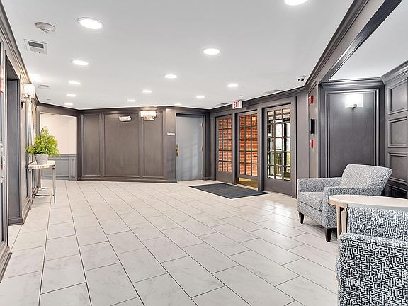 4th image of 845 E 22nd St APT 212