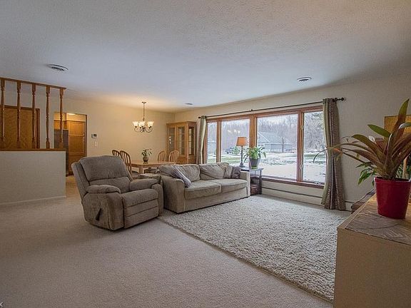 HUGE FAMILY ROOM AND DINING ROOM, A PERFECT PLACE FOR ALL OCCASIONS