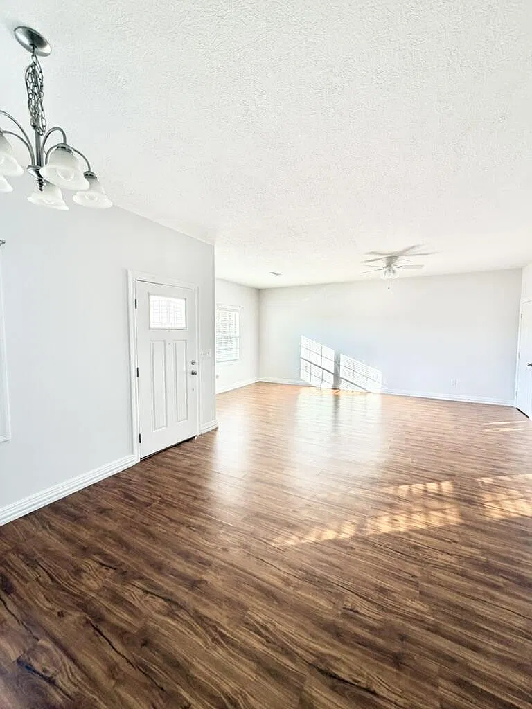 2 bed, 1.5 bath, $1,400 — Photo 4