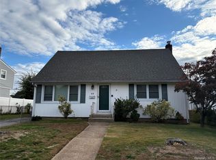 32 Winding Rd, Hicksville, NY 11801