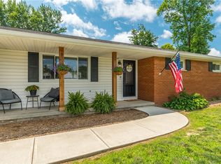 180 Floral Acres Dr, Tipp City, OH 45371