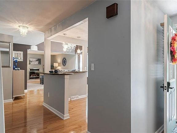 5th image of 3061 Amesbury Dr