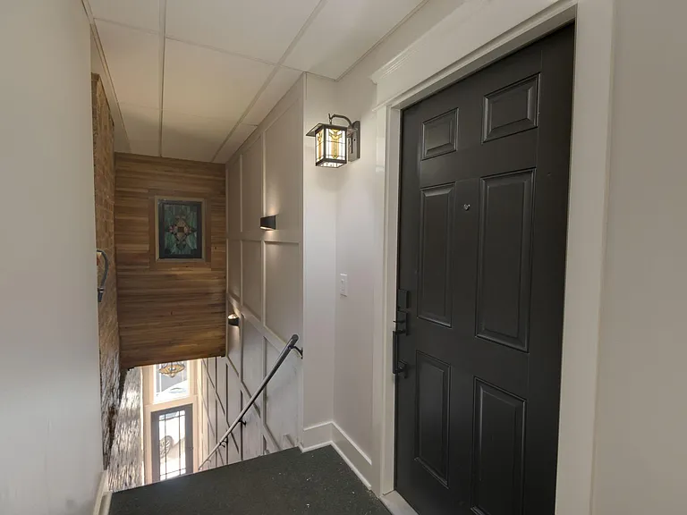 102 W Market St #B — Photo 4