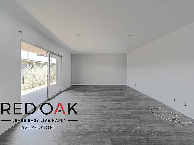 10741 Moorpark St #30 — Photo 4