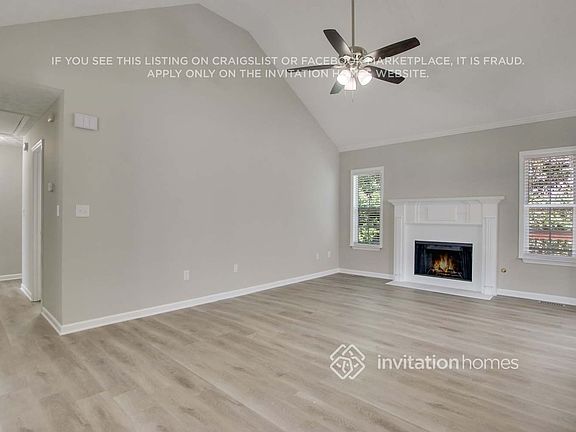 3rd image of 105 Chartres St
