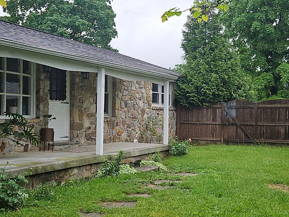 3rd image of 109 Maryland Dr