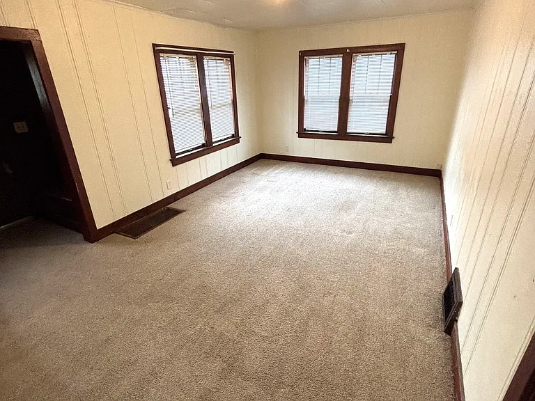 433 W 8th Ave — Photo 4