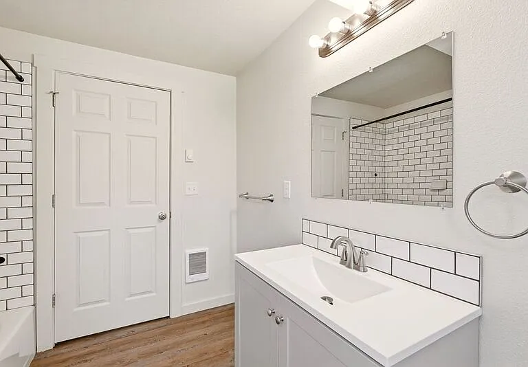 10923 E 16th Ave — Photo 15