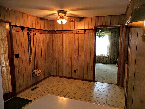 Eating area in kitchen.