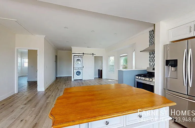 1307 Waterloo St — Photo 9