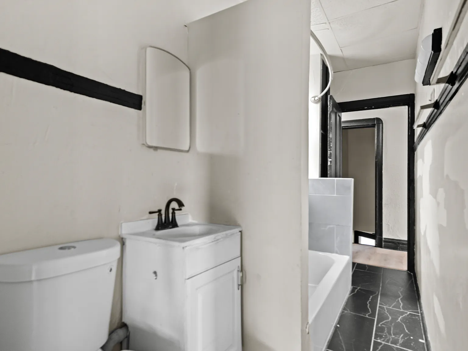 2 bed, 1000 sqft, $995 — Photo 2