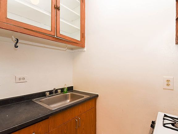 4th image of 2420 N Sawyer Ave #W2