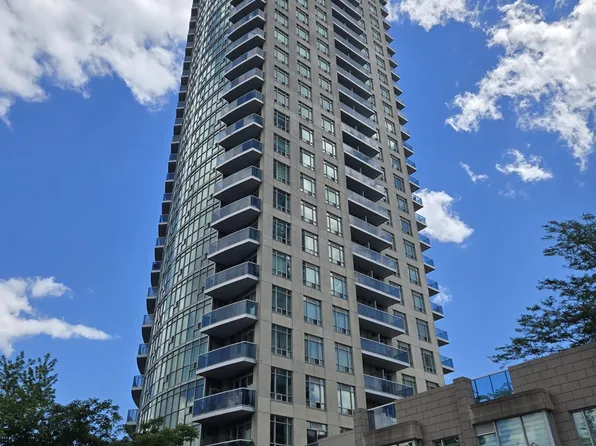 90 Absolute Ave, Mississauga, ON