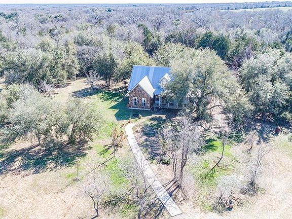 3rd image of 120 Royal Dr