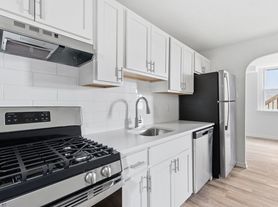 126 W 9th Avenue, 3R