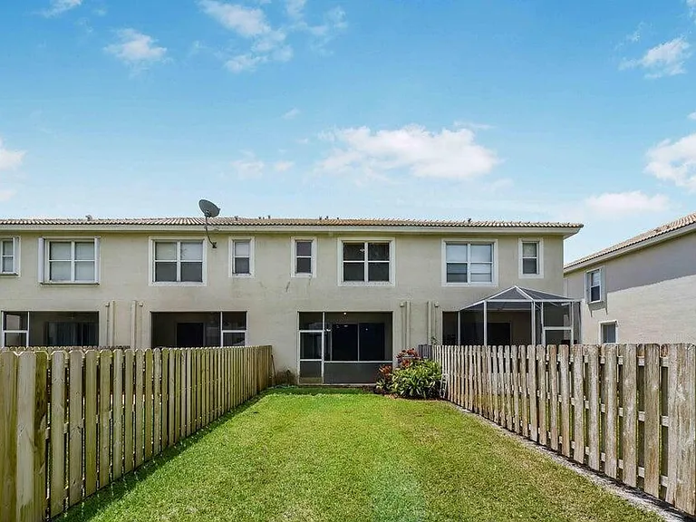 9687 Lago Dr — Photo 17