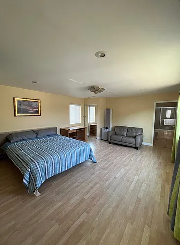 21119 La Salle Ave Photo 1