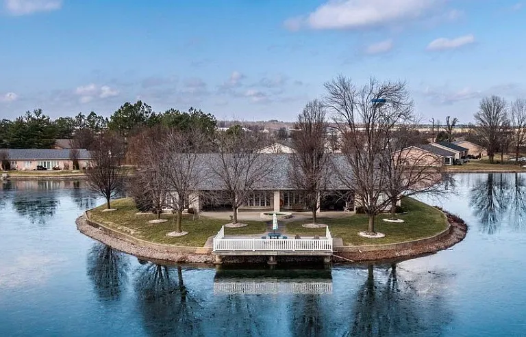633 Lake Harbor Dr — Photo 3