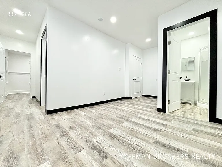 1518 W 11th Pl #1/2 — Photo 5