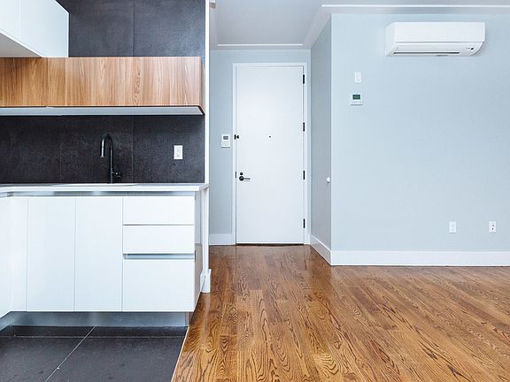 4th image of 62 E 21st St #3H