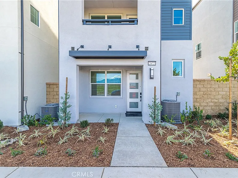 2472 E Stanley Paseo — Photo 2