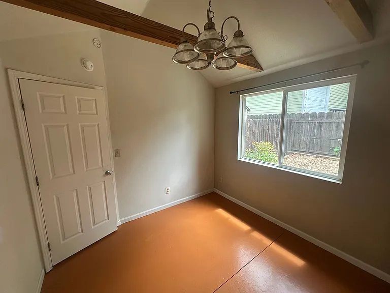 2050 Laburnum Ave — Photo 13