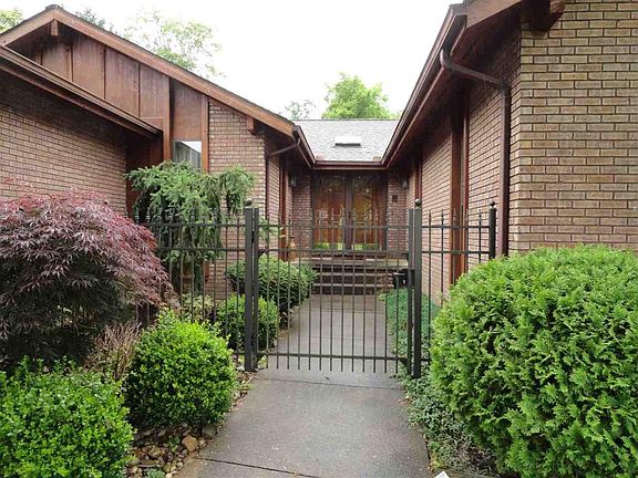 2nd image of 117 Stamford Park Dr