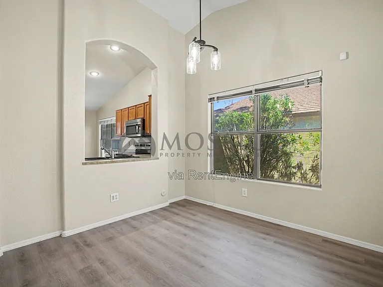 2033 E Willow Wick Rd — Photo 12