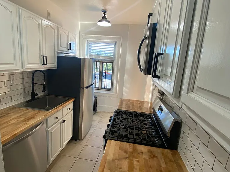 St. Luke's Place Apartment Homes — Photo 15