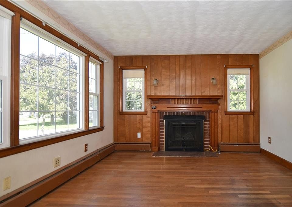 75 Cottage St, Cranston, RI 02910 Zillow