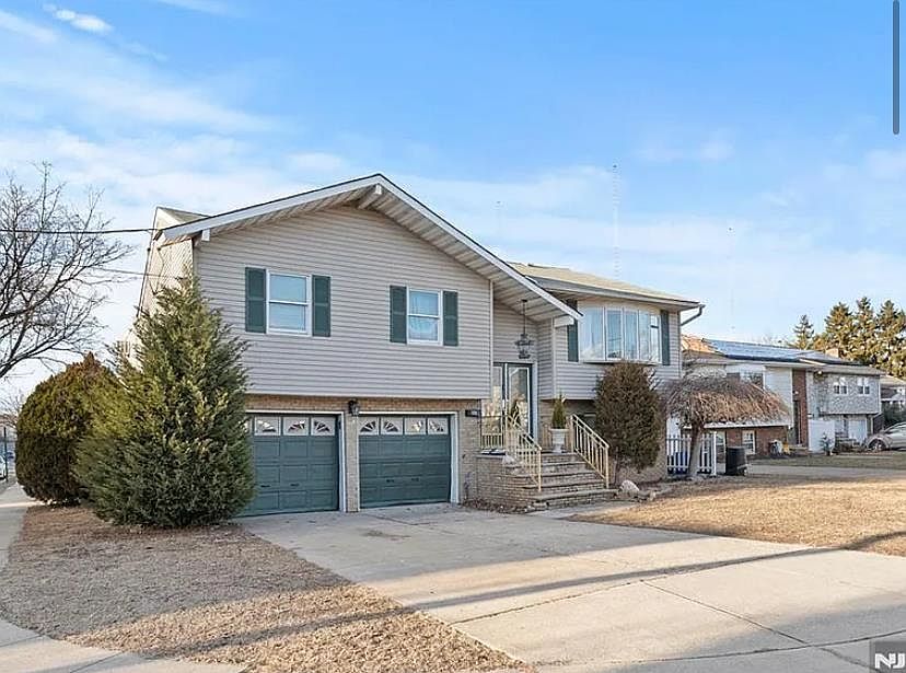 1st image of 40 Valley Ct