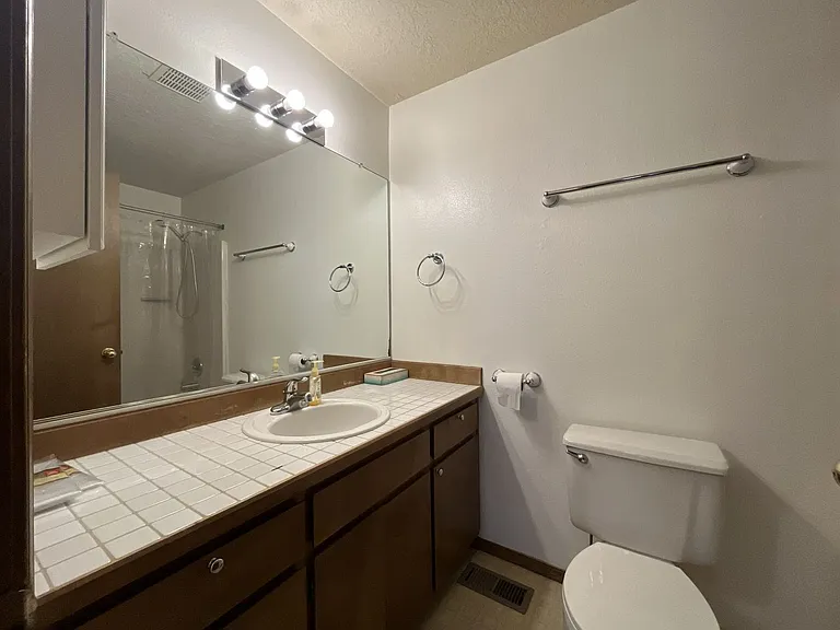4825 SW Marigold St — Photo 24