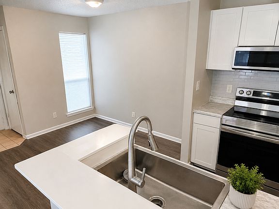 3rd image of 20 Hamiltons Harbor Dr