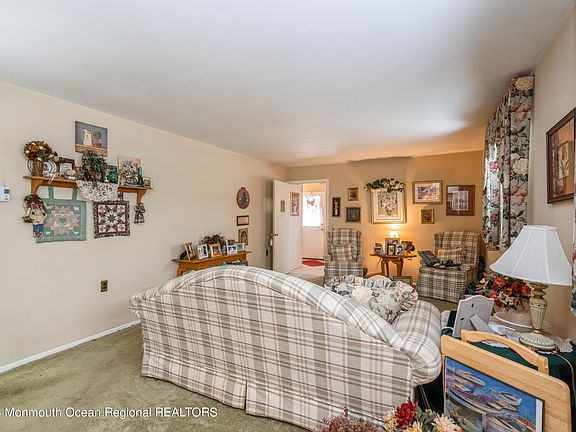 4th image of 5 Vermont Court