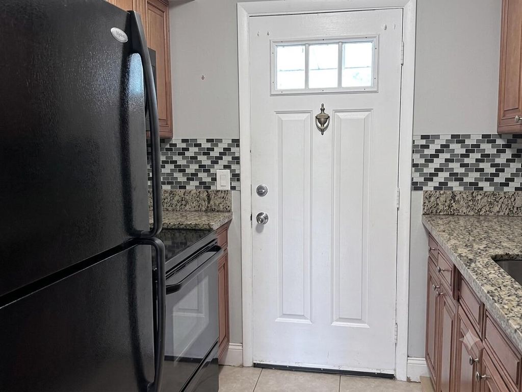 1150 E Sample Road #204, photo 7