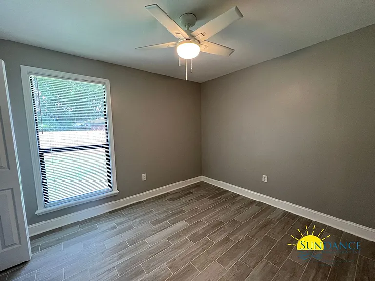 795 Bay St — Photo 13