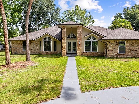 2nd image of 2082 Camelot Blvd