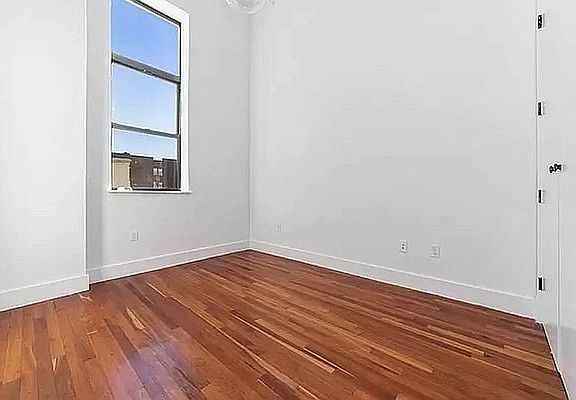 3rd image of 173 Bainbridge St #1
