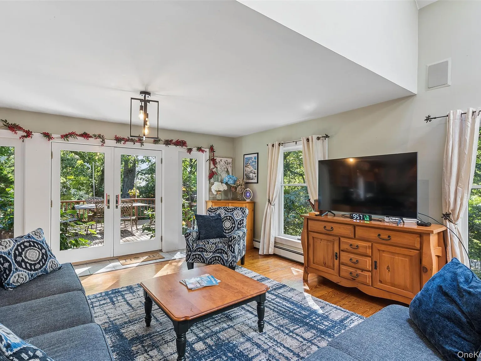 4 bed, 2.0 bath, 2500 sqft, $5,000 — Photo 4