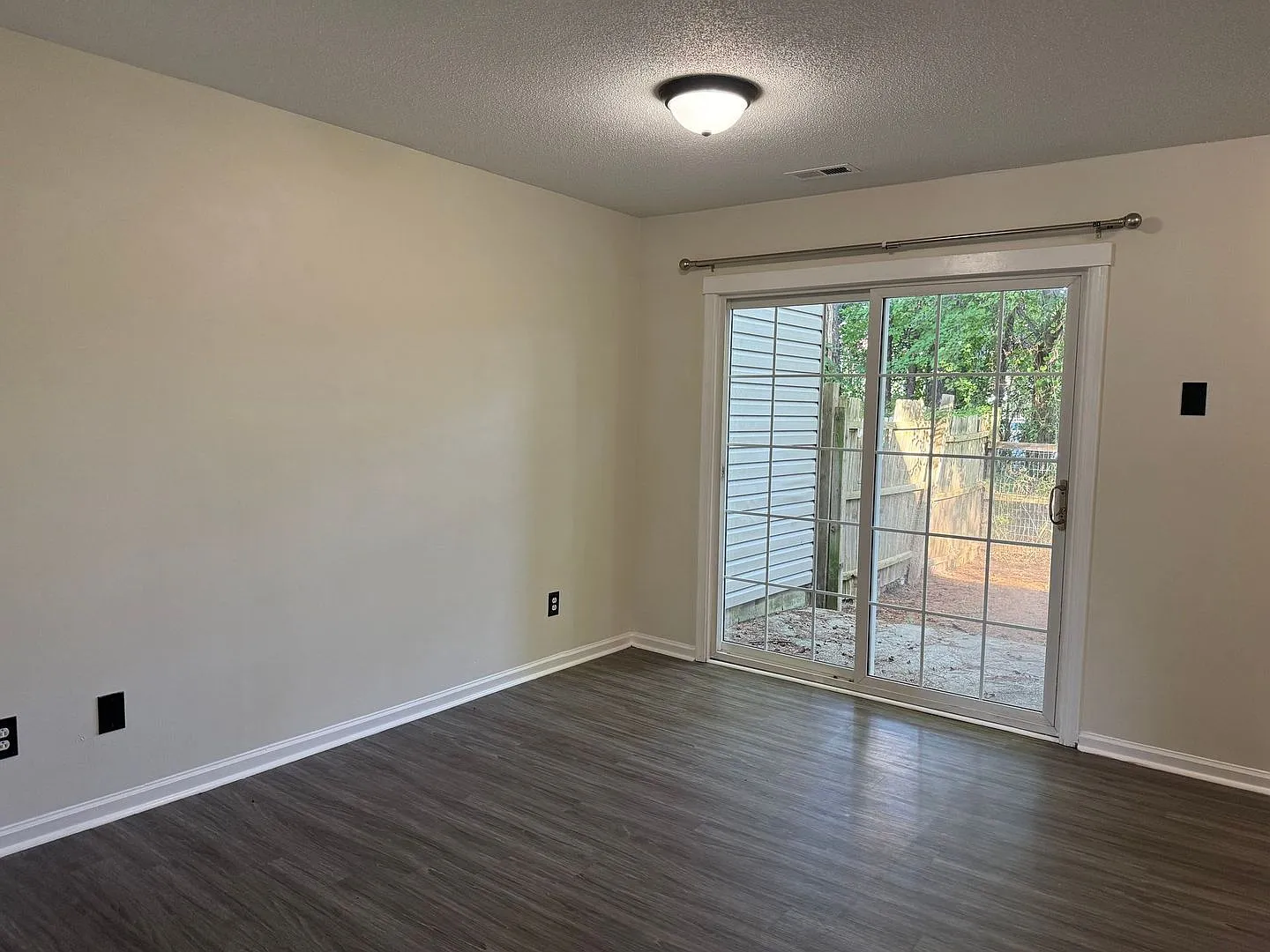 2 bedrooms and 1.5 Bath — Photo 4
