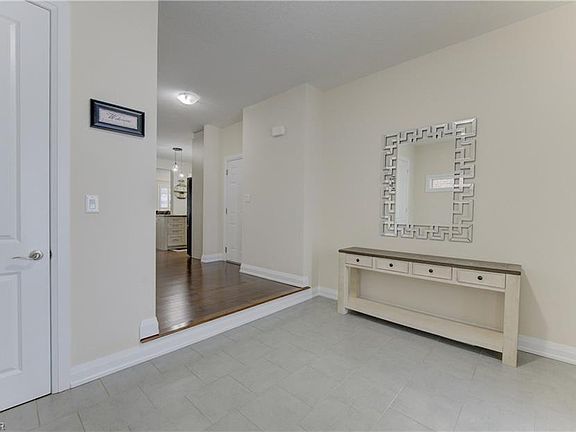 4th image of 285 Sedgewood St