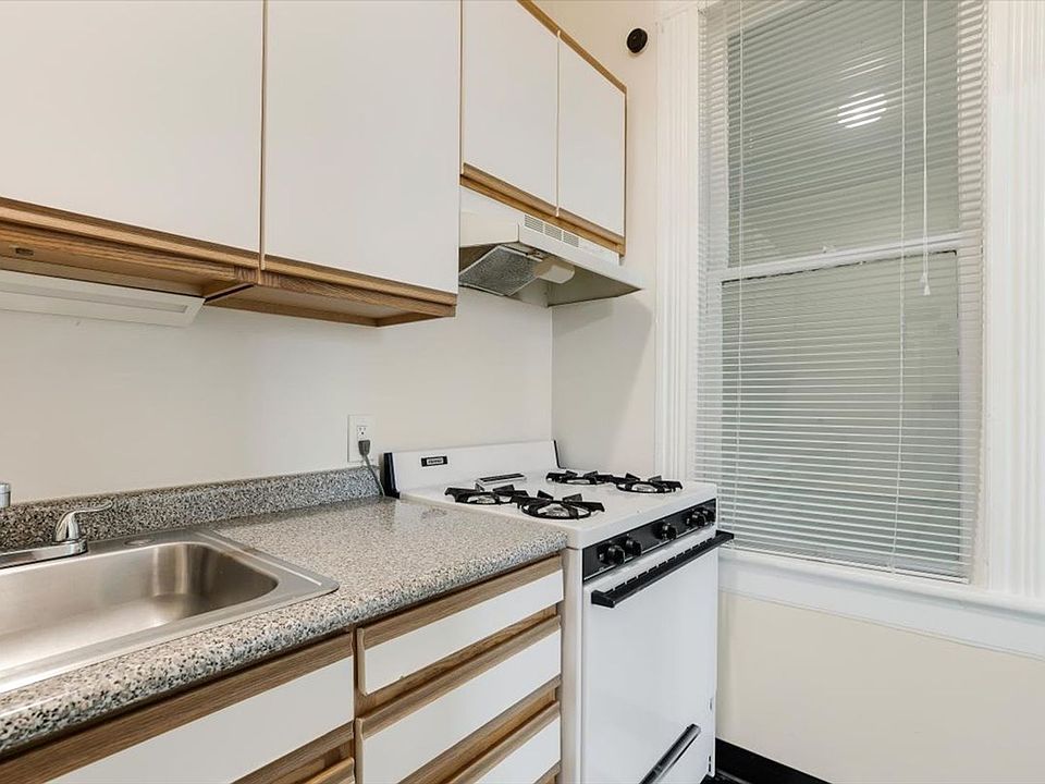 1st image of 1527 SW Columbia St APT D