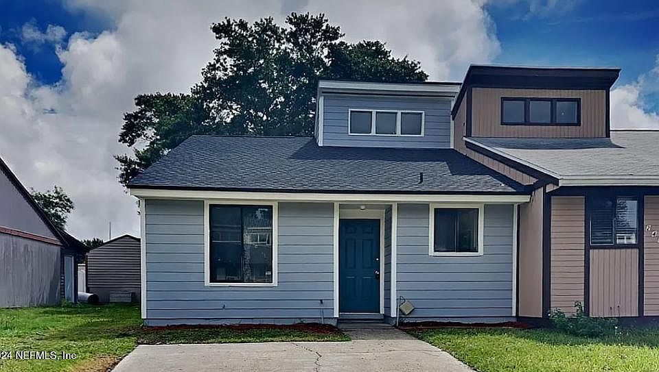 1st image of 2437 N SEABURY Place