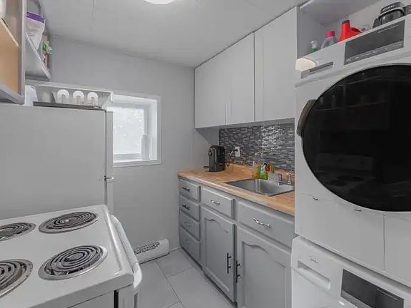 4th image of 23 3rd Ave #1A